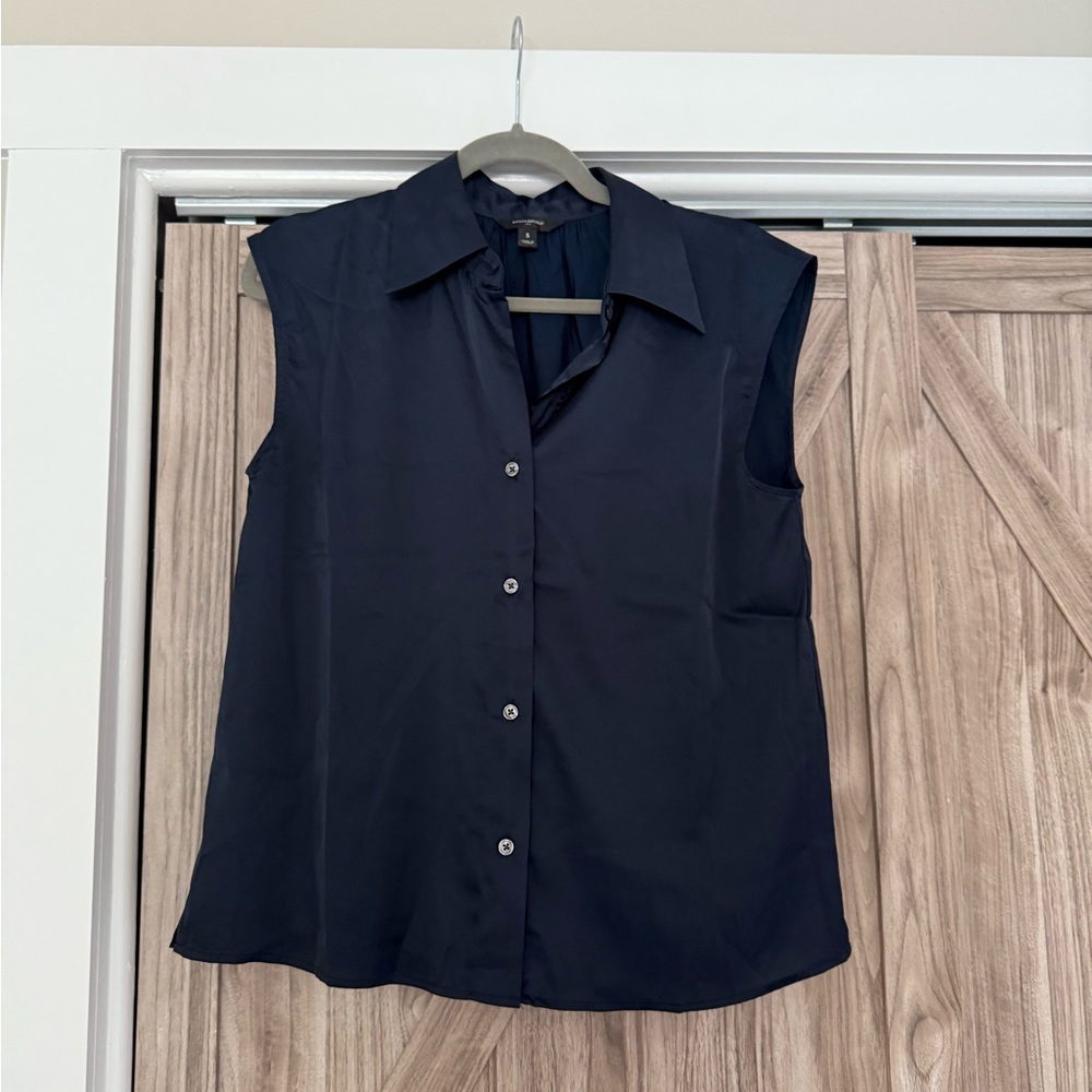 Banana republic sleeveless satin blouse